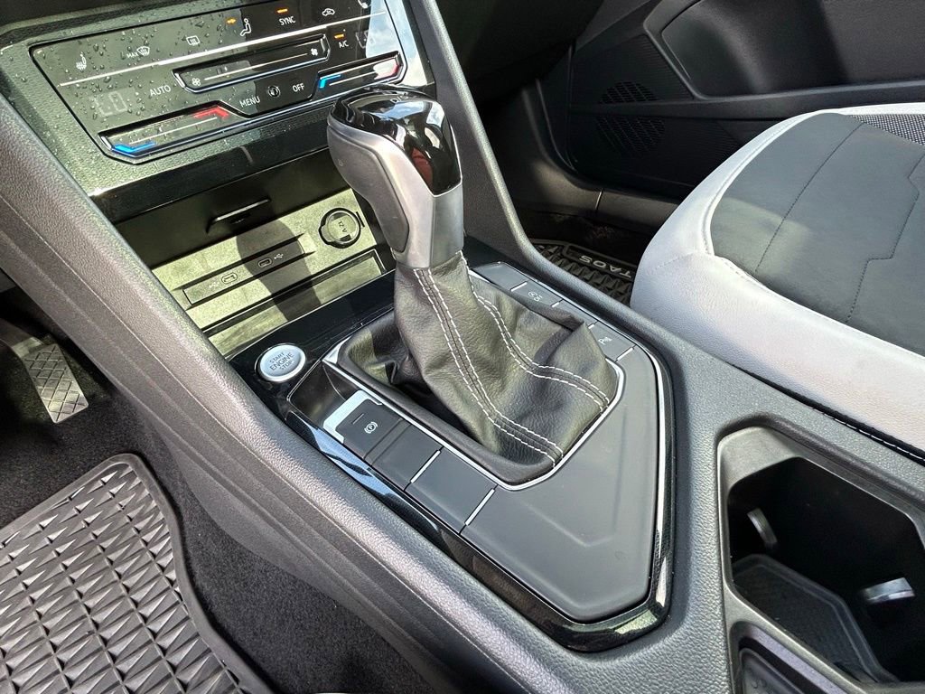 Used 2025 Volkswagen Taos SE image 28