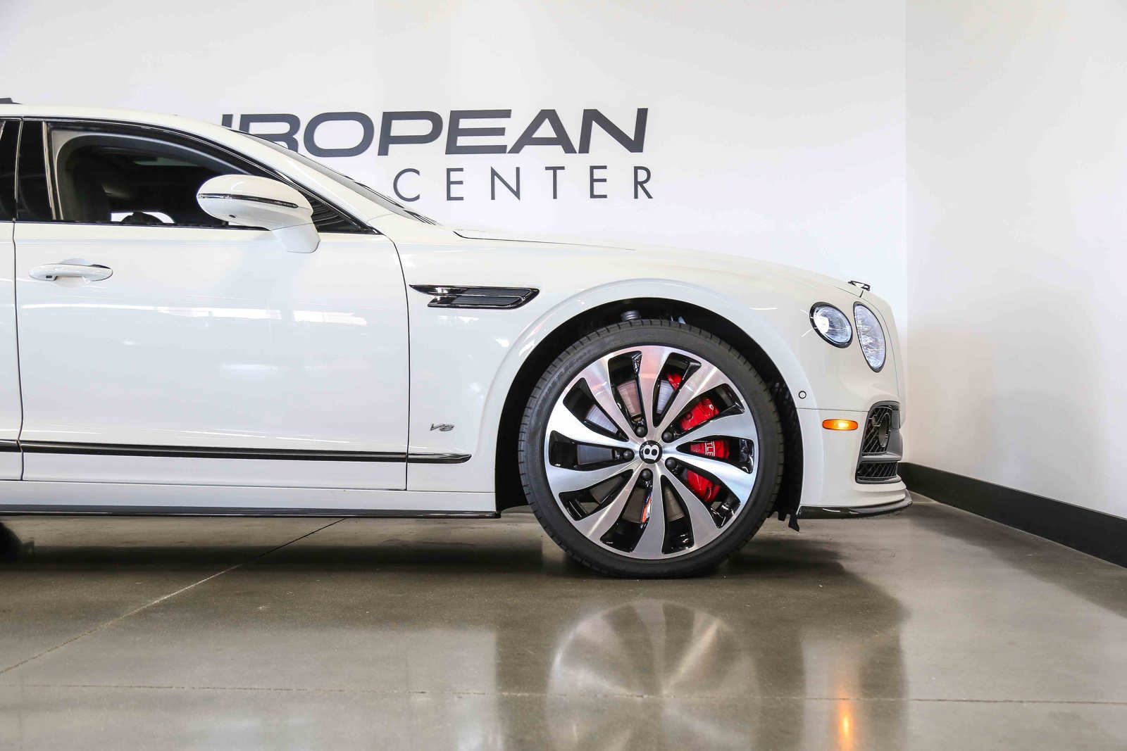Used 2022 Bentley Flying Spur V8 AWD/4WD image 16