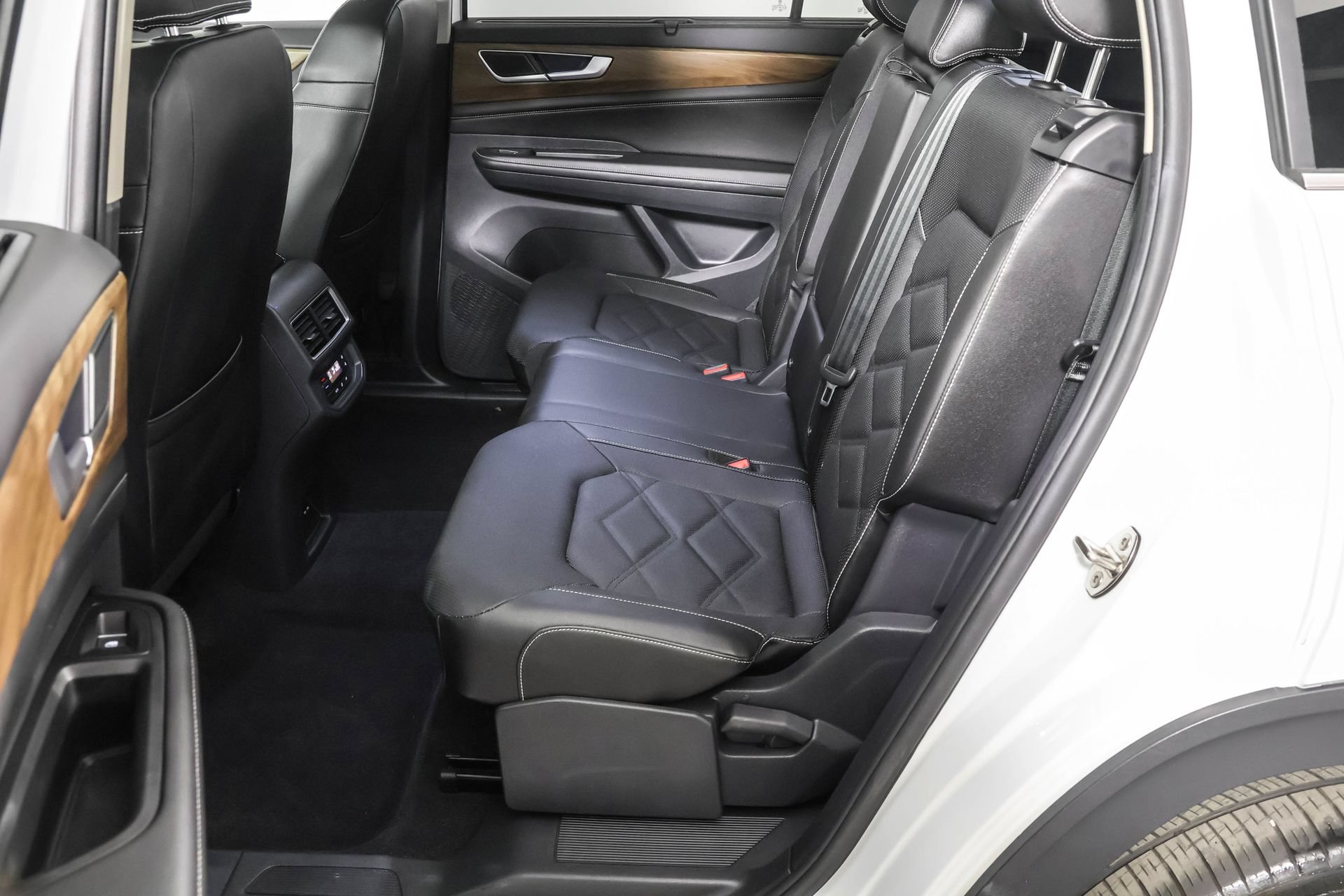 Used 2024 Volkswagen Atlas SE w/ Panoramic Sunroof Package AWD/4WD image 36