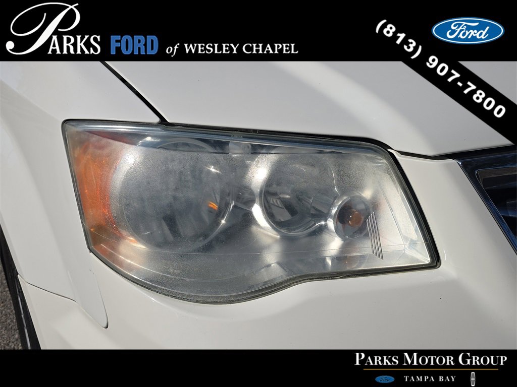 Used 2012 Chrysler Town & Country Touring-L w/ Premium Group image 6