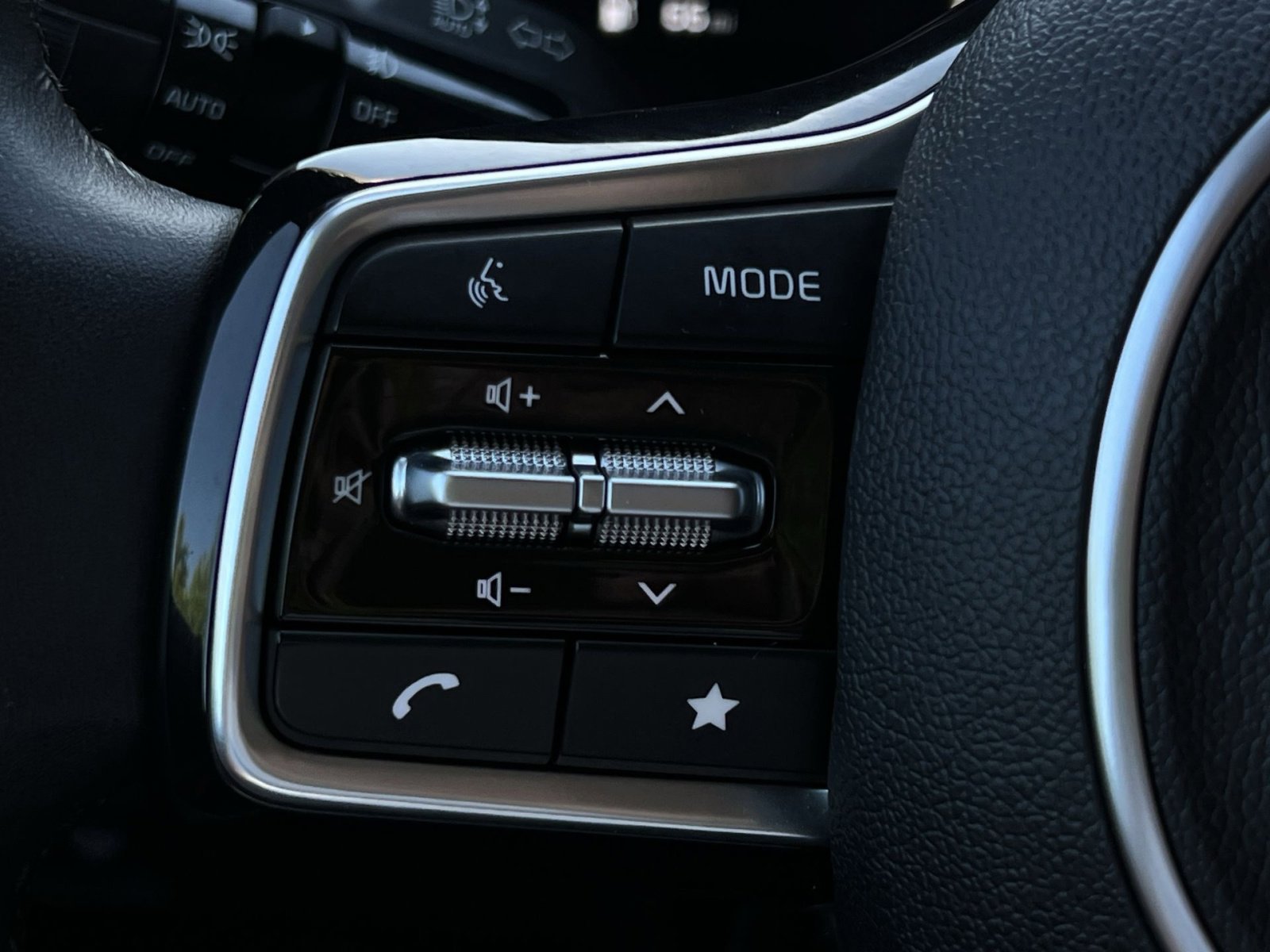 Used 2024 Kia Carnival SX FWD image 28
