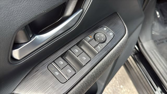 Used 2025 Nissan Kicks SV image 18