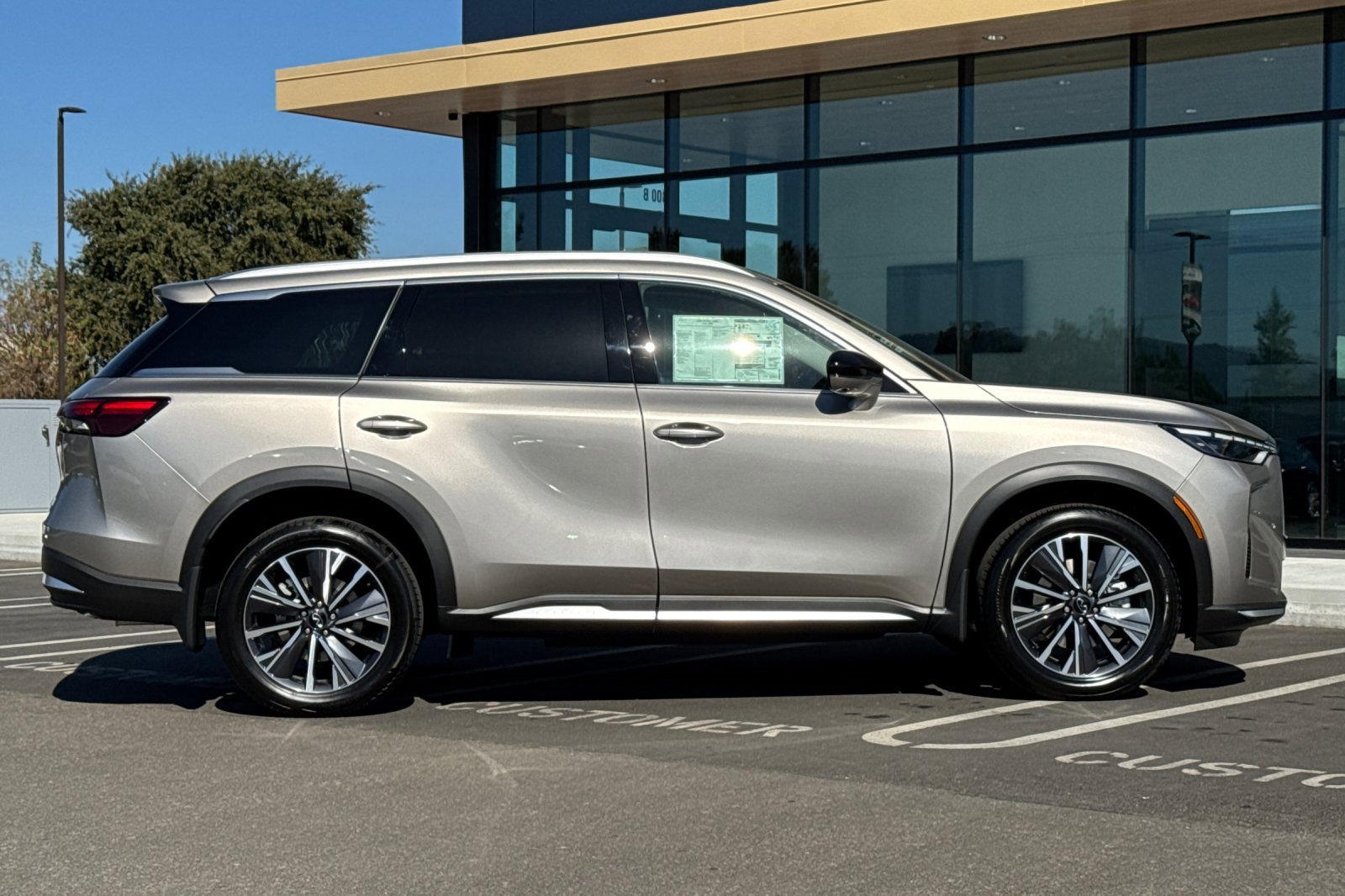 New 2026 INFINITI QX60 Luxe w/ Cargo Package image 6