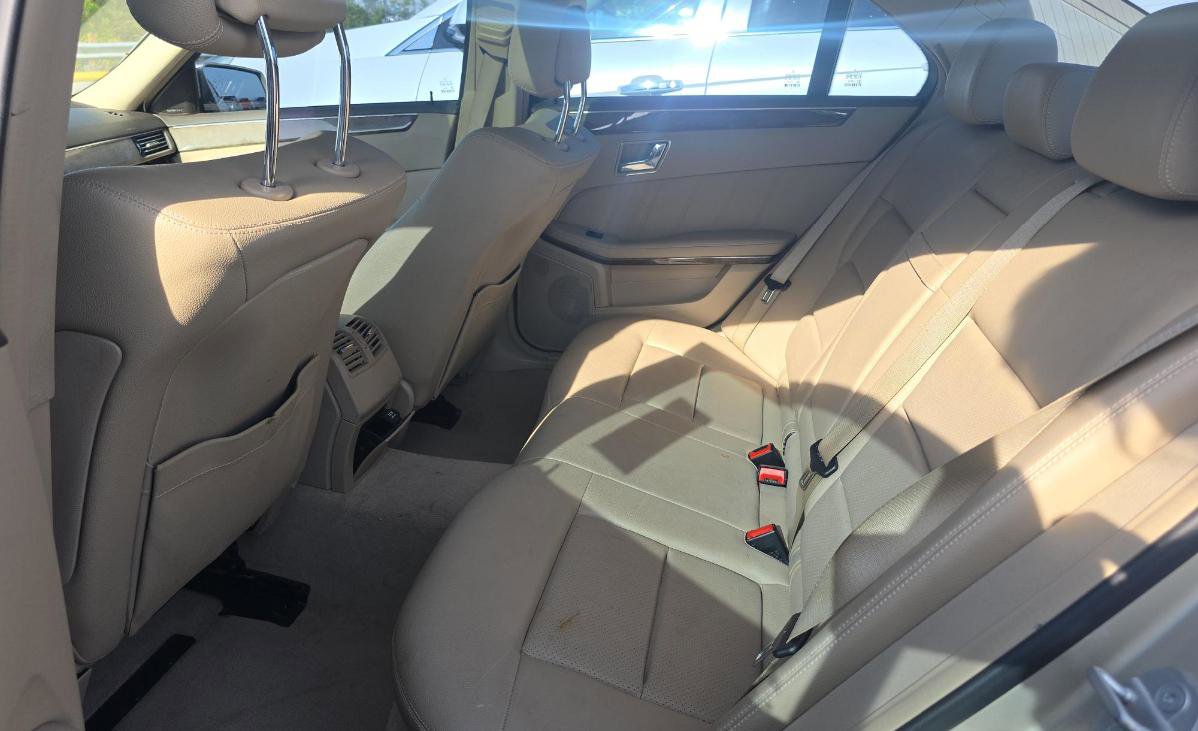 Used 2010 Mercedes-Benz E 350 4MATIC Sedan image 10