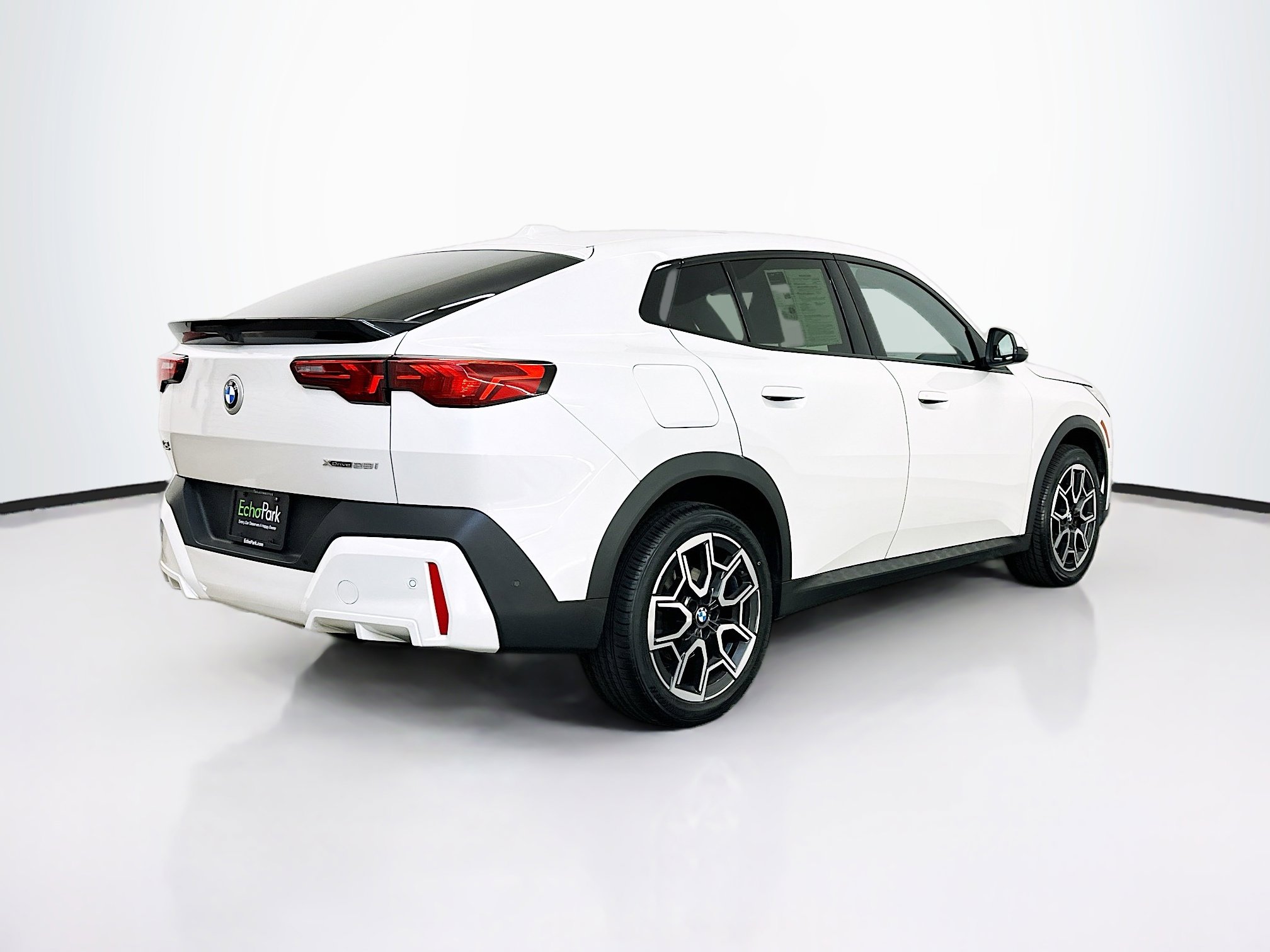 Used 2025 BMW X2 xDrive28i AWD/4WD image 9