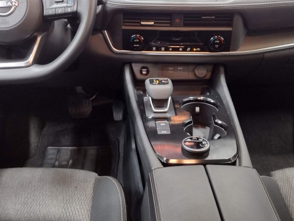 Used 2024 Nissan Rogue SV image 33
