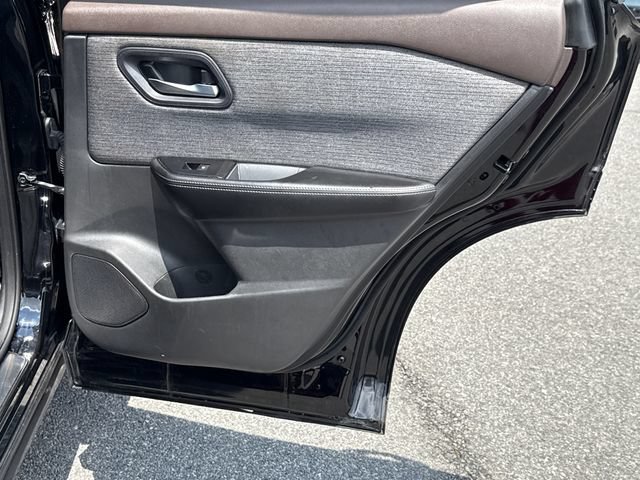 Used 2023 Nissan Rogue SV FWD image 16