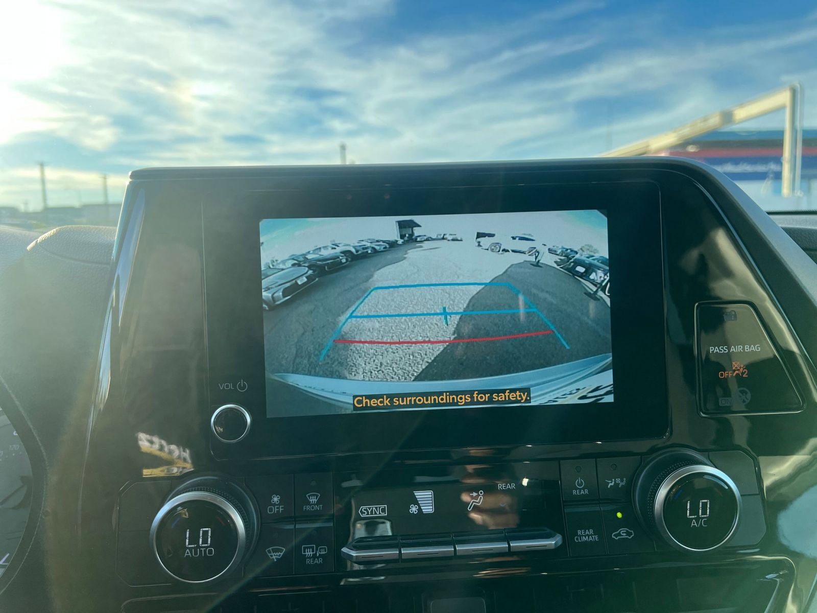 Used 2025 Toyota Highlander LE image 17