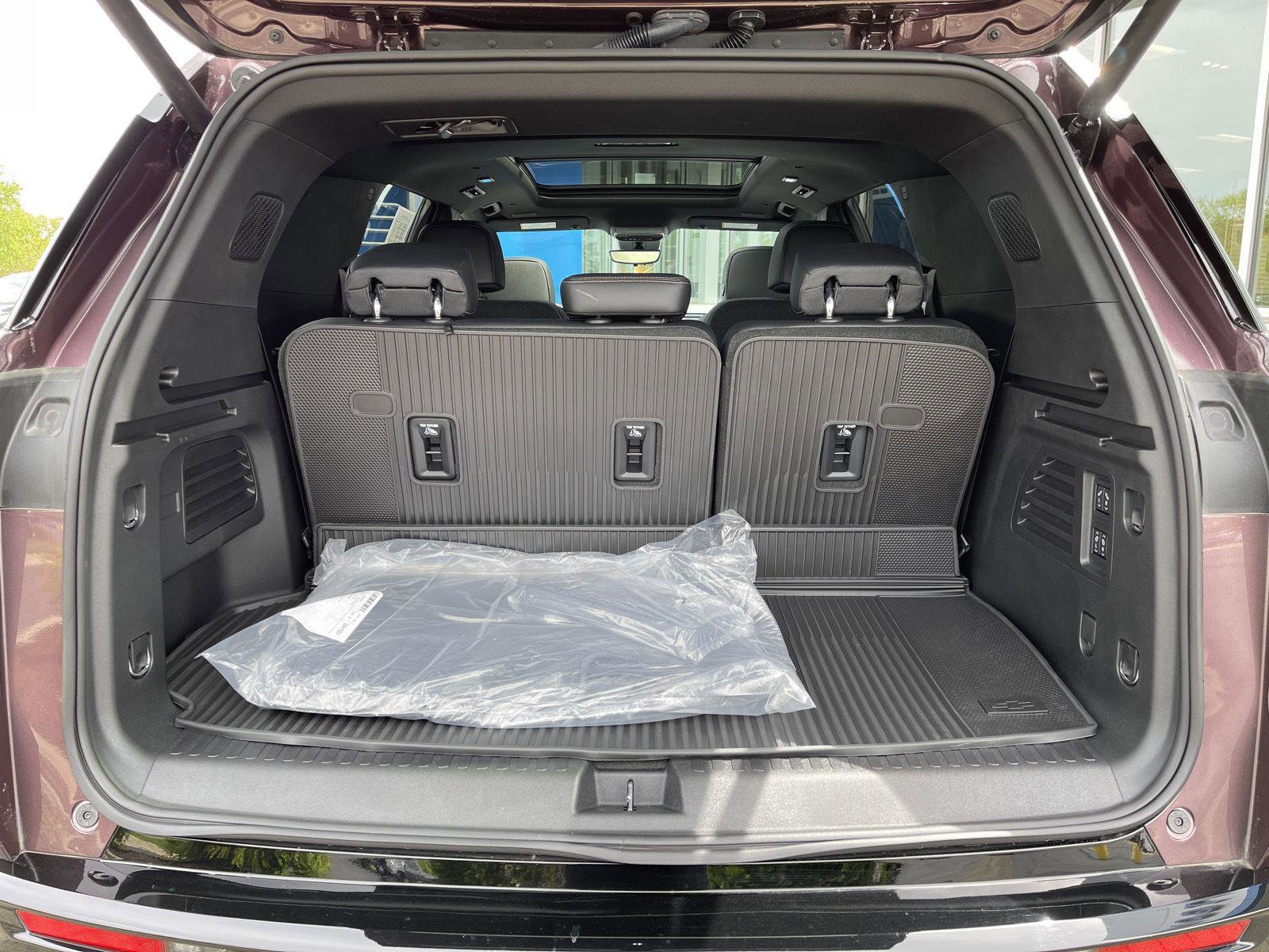 Used 2025 Chevrolet Traverse High Country w/ LPO, Floor Liner Package AWD/4WD image 45