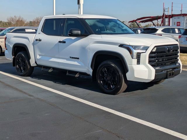Used 2022 Toyota Tundra SR5 w/ SR5 Convenience Package image 2