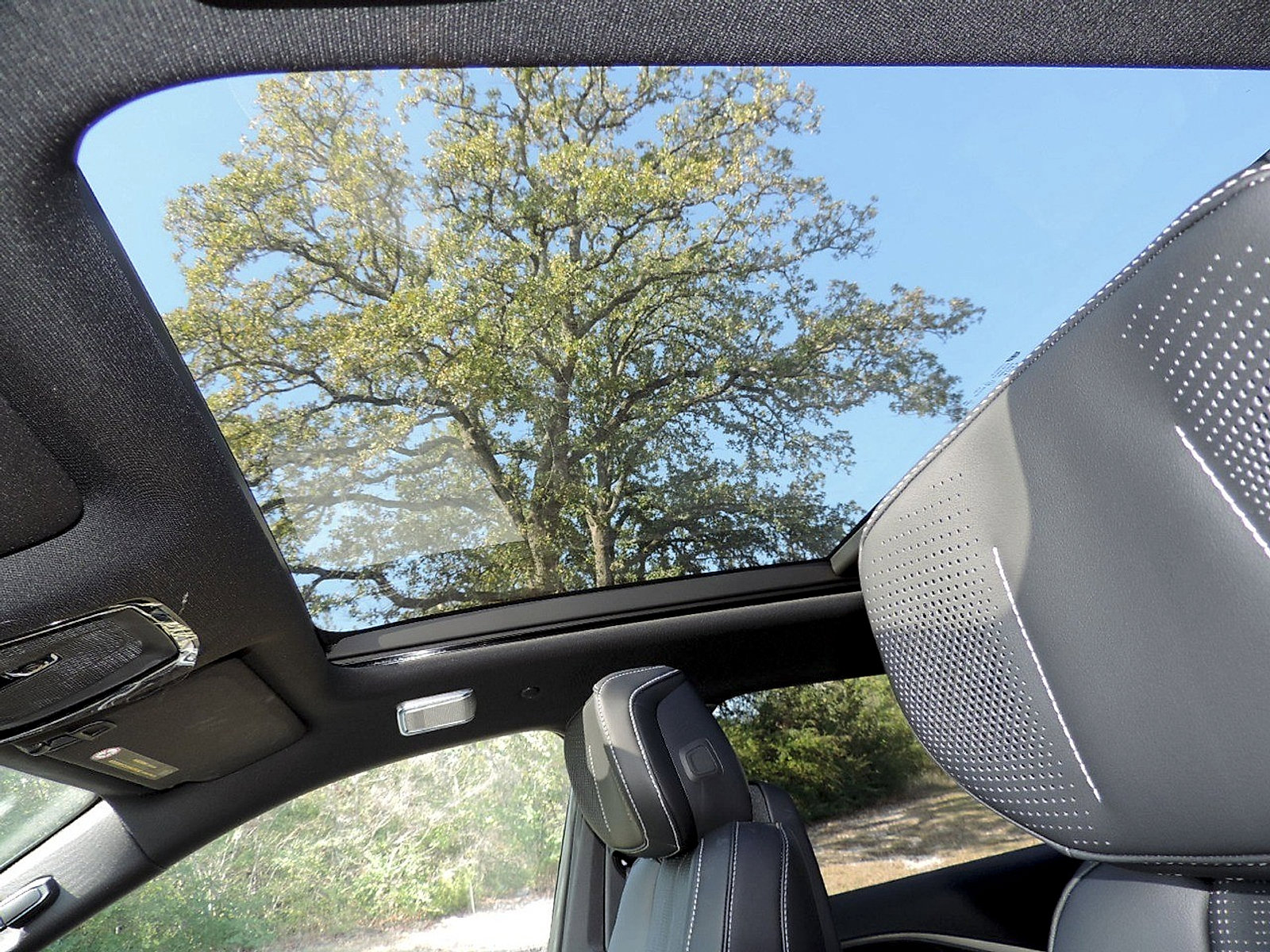 New 2026 Cadillac Lyriq Premium Luxury image 9