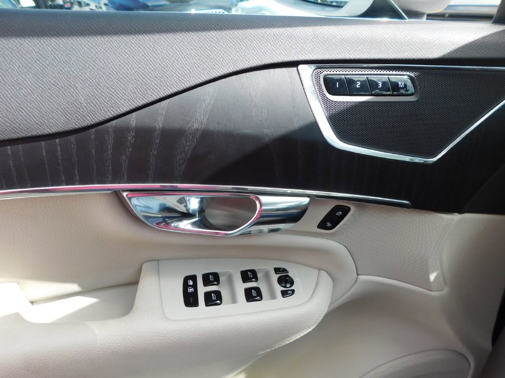 Used 2020 Volvo XC90 T5 Momentum w/ Protection Package Premier image 30