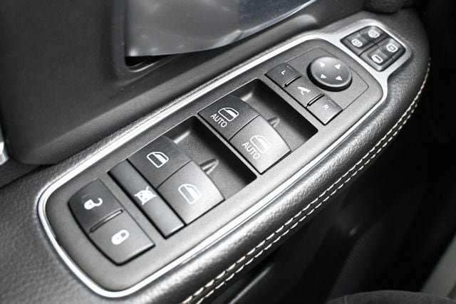 Used 2024 RAM 2500 Big Horn AWD/4WD image 38