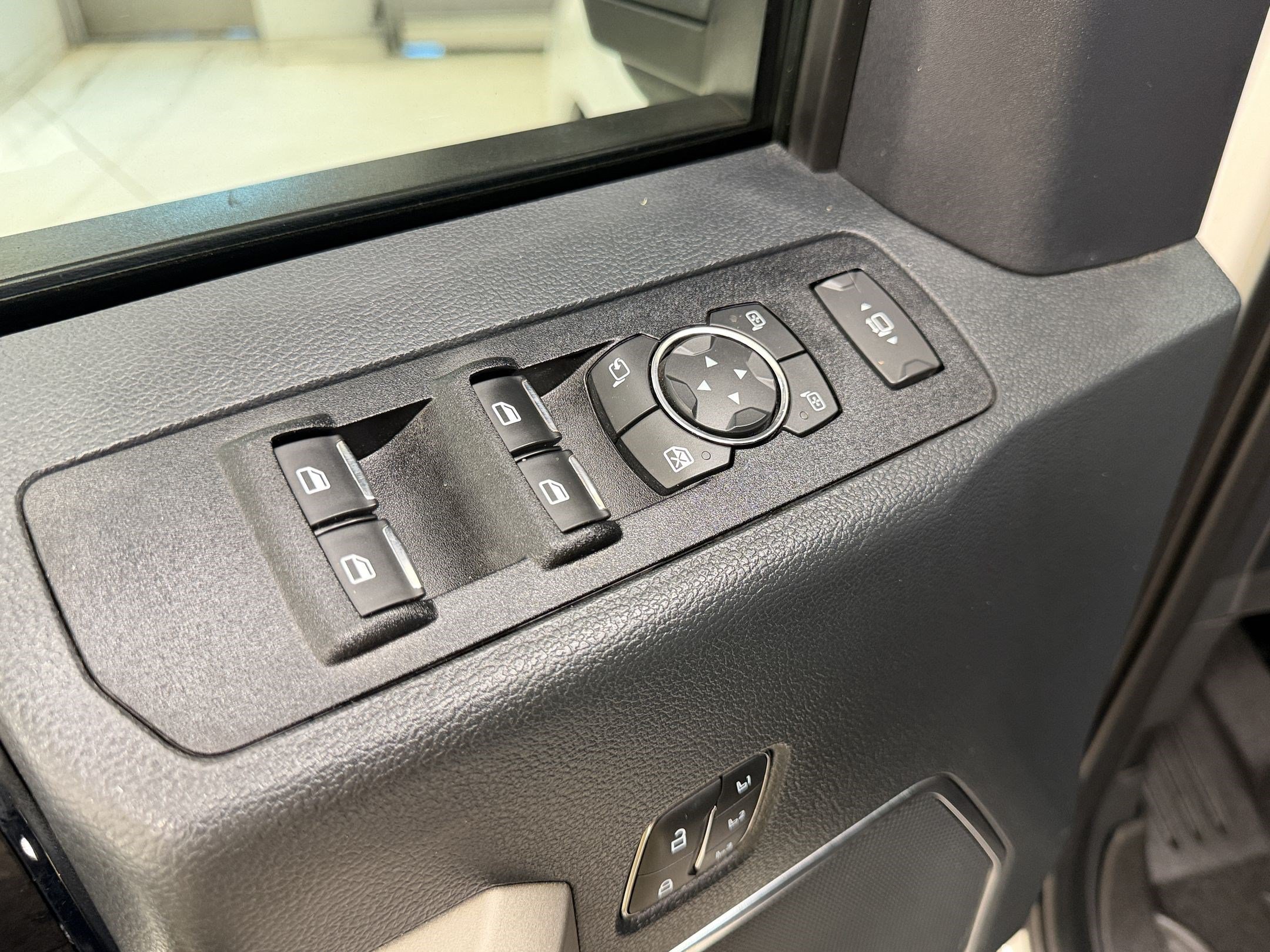 Used 2022 Ford F250 Lariat w/ Lariat Ultimate Package AWD/4WD image 13