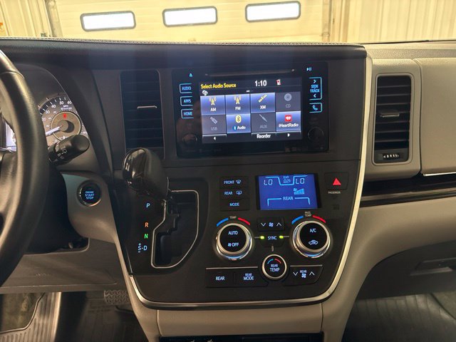 Used 2017 Toyota Sienna XLE w/ XLE Navigation Package FWD image 13