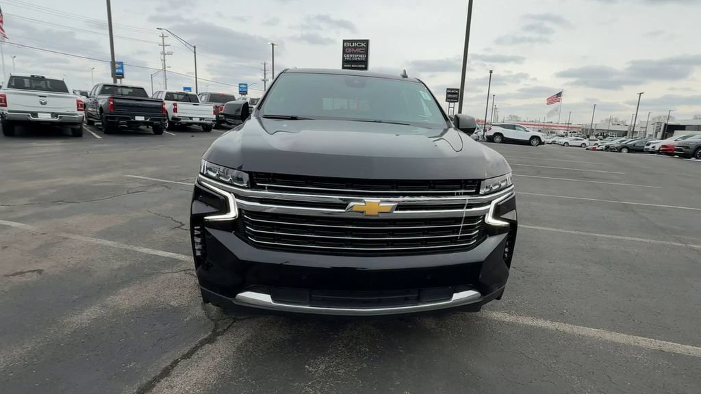Used 2023 Chevrolet Suburban LT RWD image 3