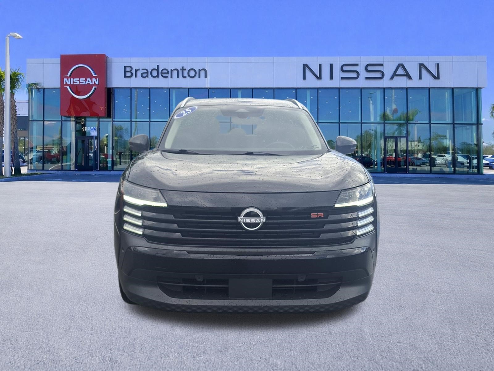 Used 2025 Nissan Kicks SR AWD/4WD image 2