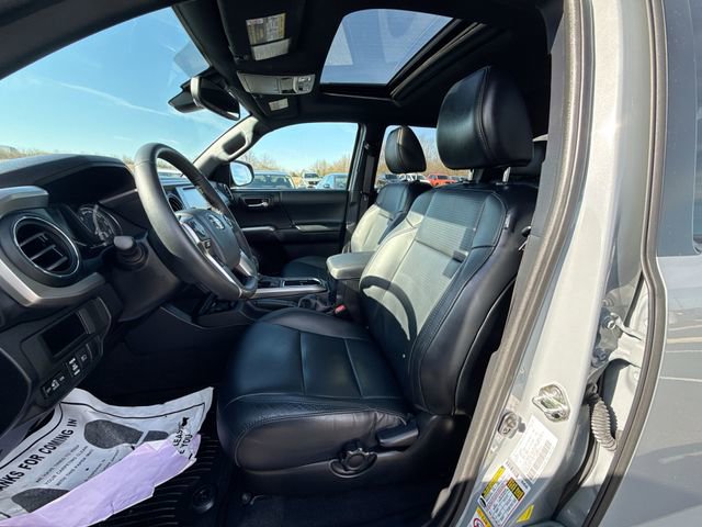 Used 2018 Toyota Tacoma Limited image 16