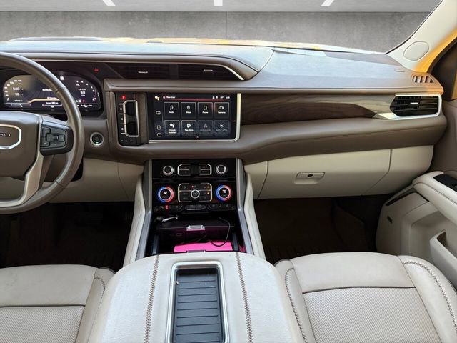 Used 2022 GMC Yukon Denali w/ Denali Premium Package image 3