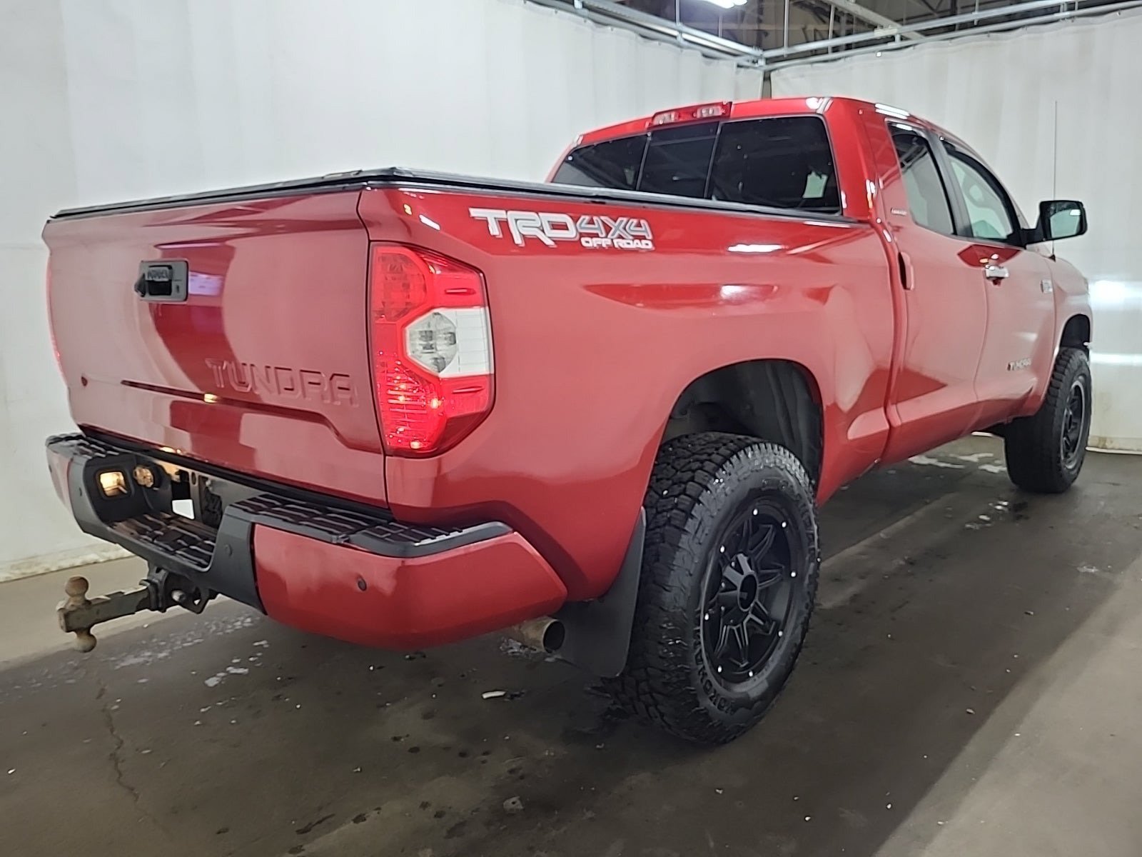 Used 2018 Toyota Tundra Limited w/ Limited Premium Package AWD/4WD image 3