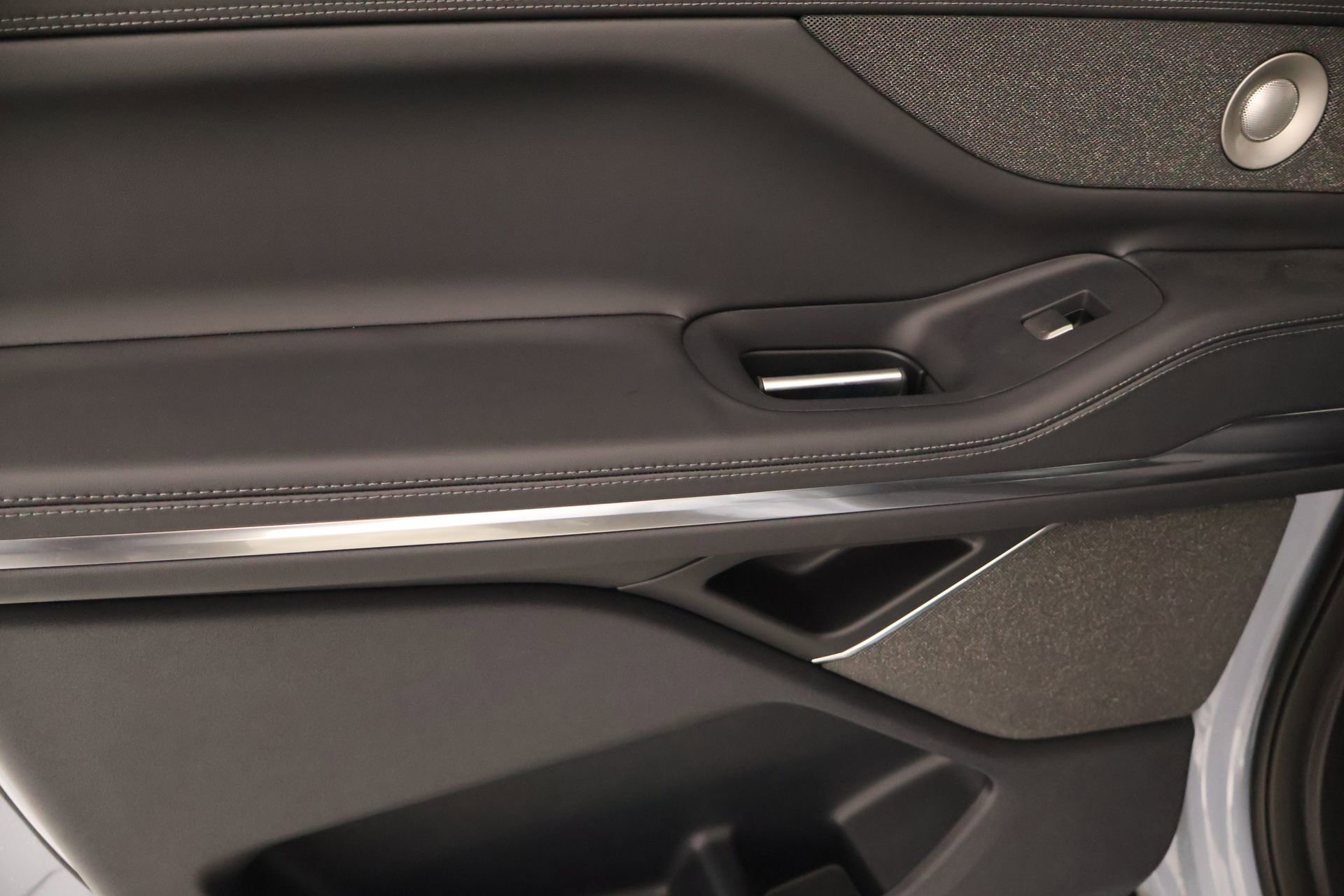 New 2026 Lincoln Navigator L Reserve AWD/4WD image 18