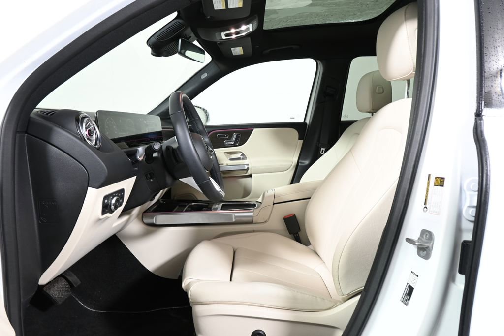 Certified 2026 Mercedes-Benz GLB 250 4MATIC image 3