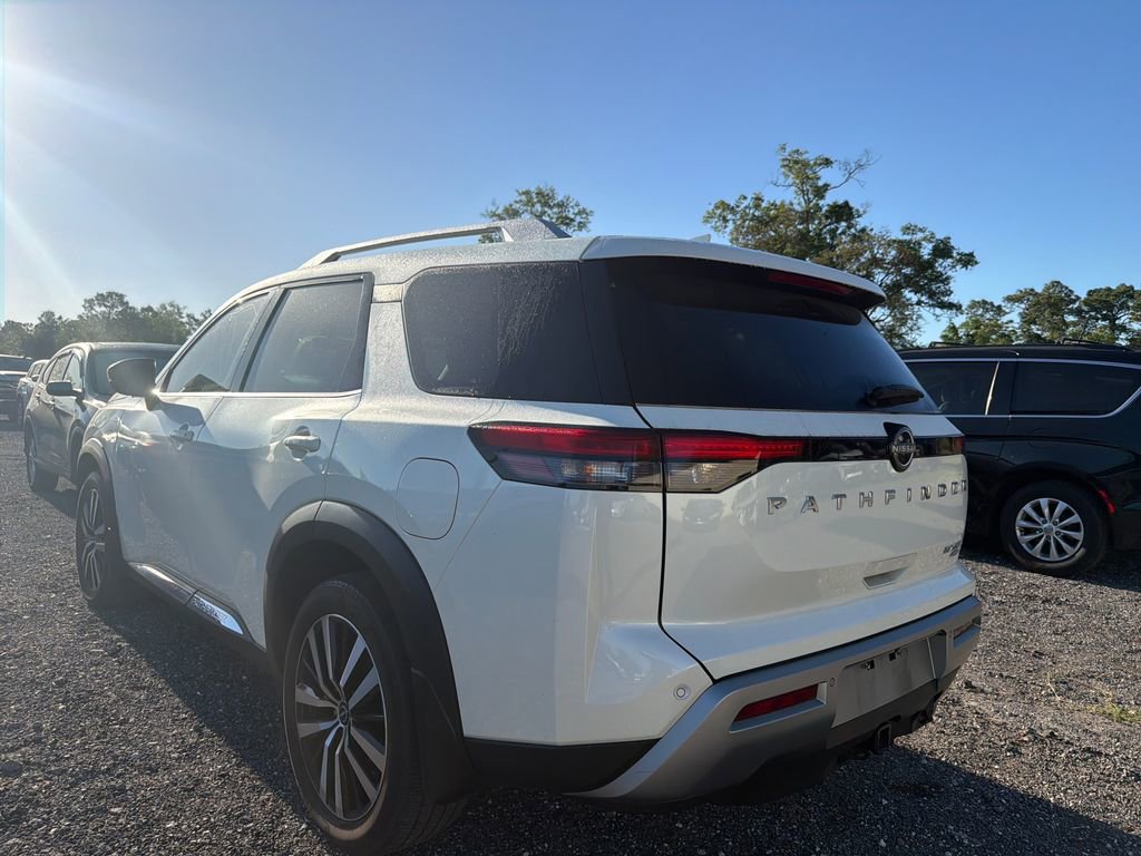 Used 2024 Nissan Pathfinder Platinum image 7