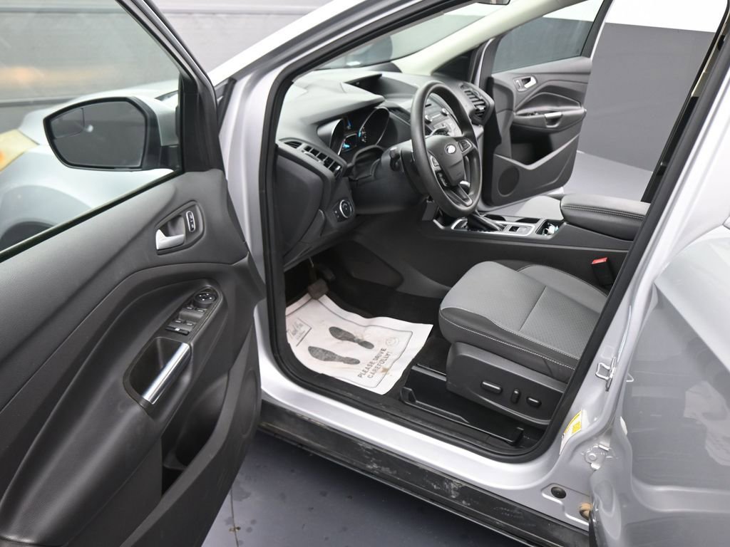 Used 2017 Ford Escape SE image 40