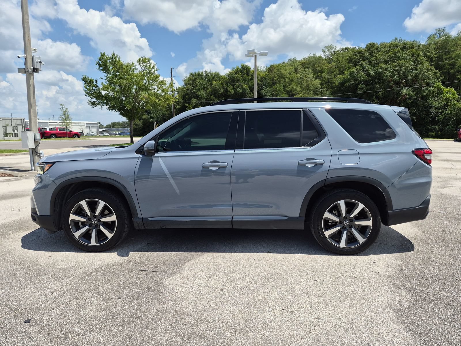 Used 2023 Honda Pilot Touring image 3