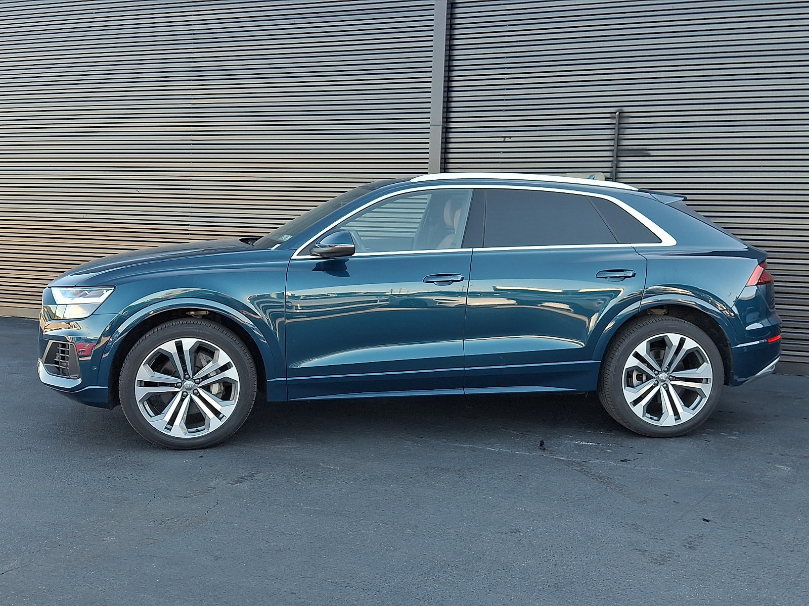 Used 2019 Audi Q8 Premium Plus w/ Premium Plus AWD/4WD image 2