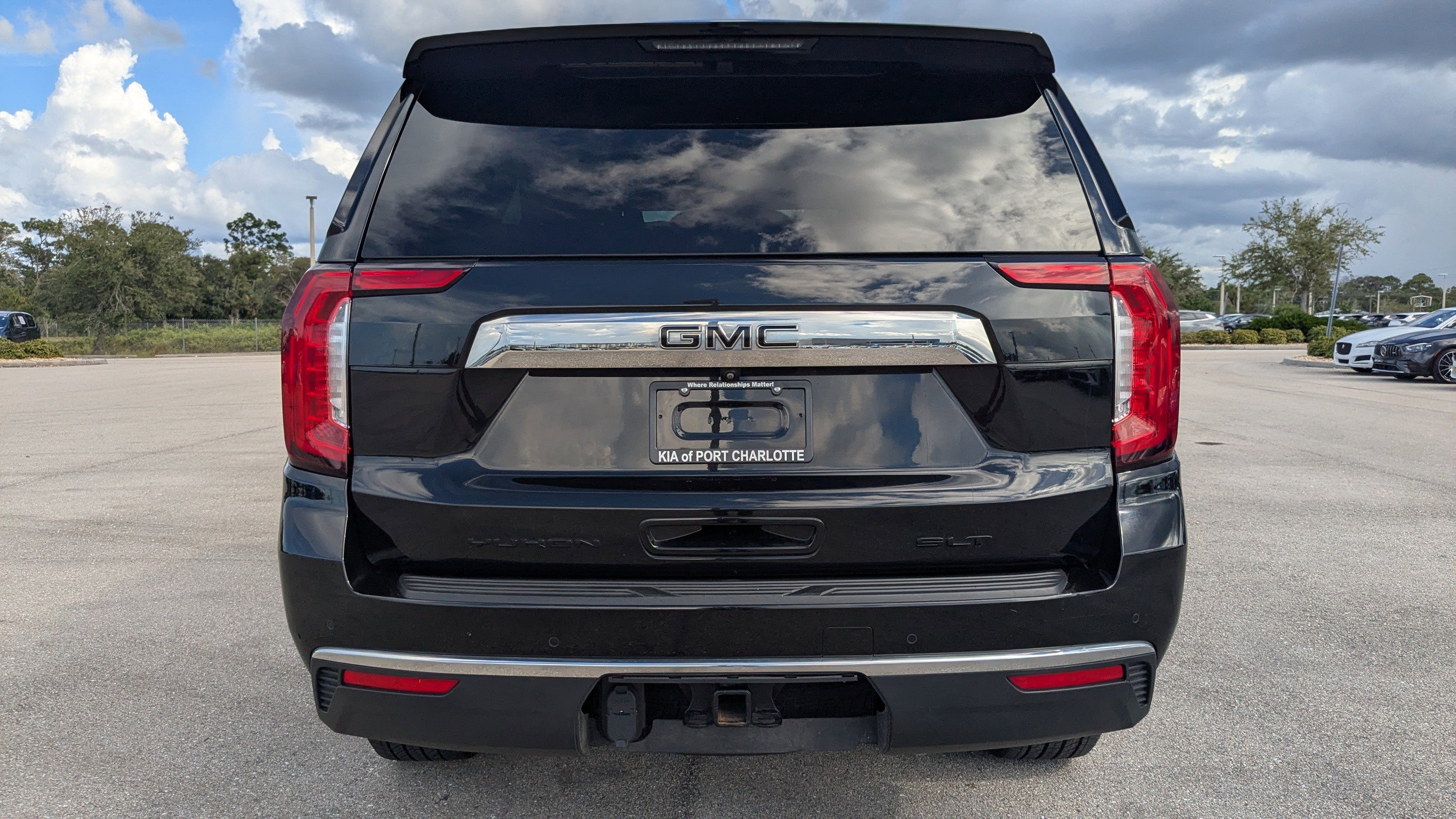 Used 2022 GMC Yukon SLT w/ SLT Premium Package image 6