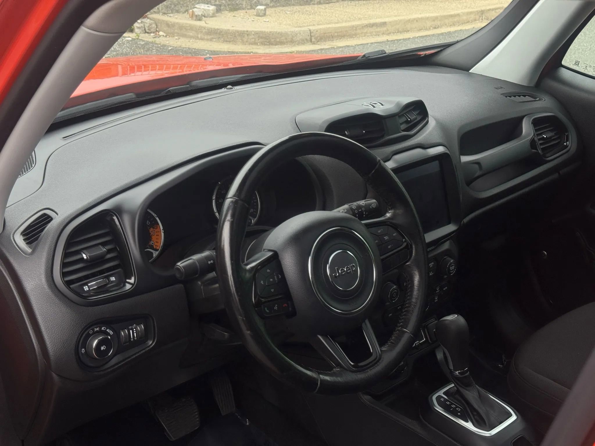 Used 2018 Jeep Renegade Altitude w/ UConnect 8.4 Nav Group image 13