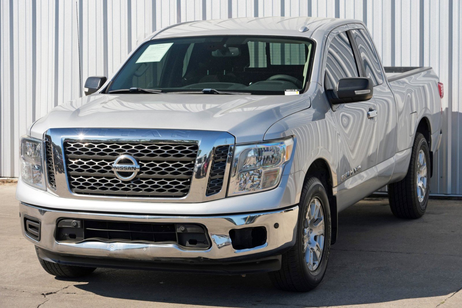 Used 2018 Nissan Titan SV w/ SV Convenience Package image 34