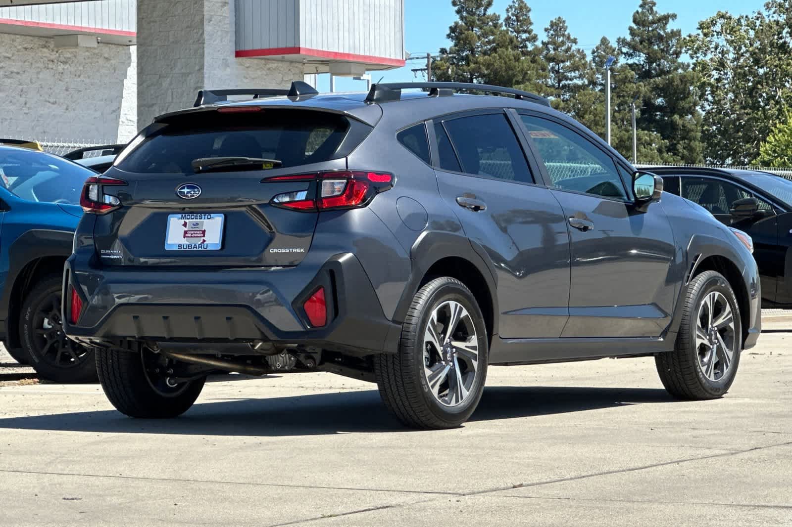 Used 2025 Subaru Crosstrek 2.0i Premium w/ Crosstrek Mirror Package AWD/4WD image 3