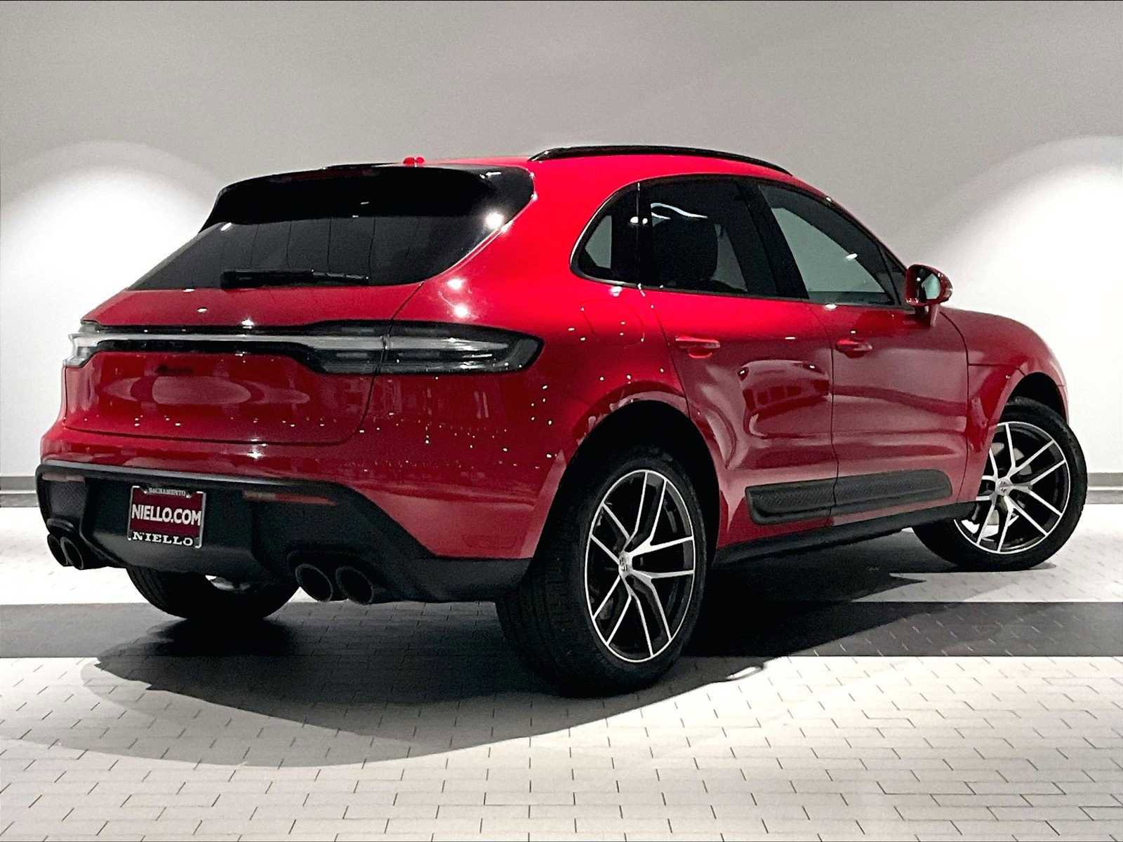 Used 2024 Porsche Macan image 10