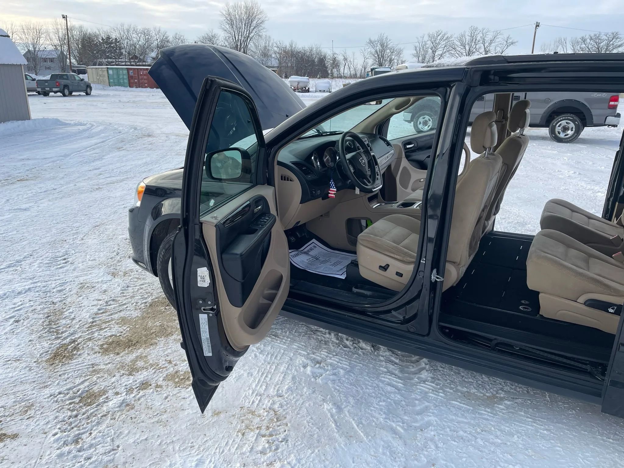 Used 2016 Dodge Grand Caravan SXT image 10