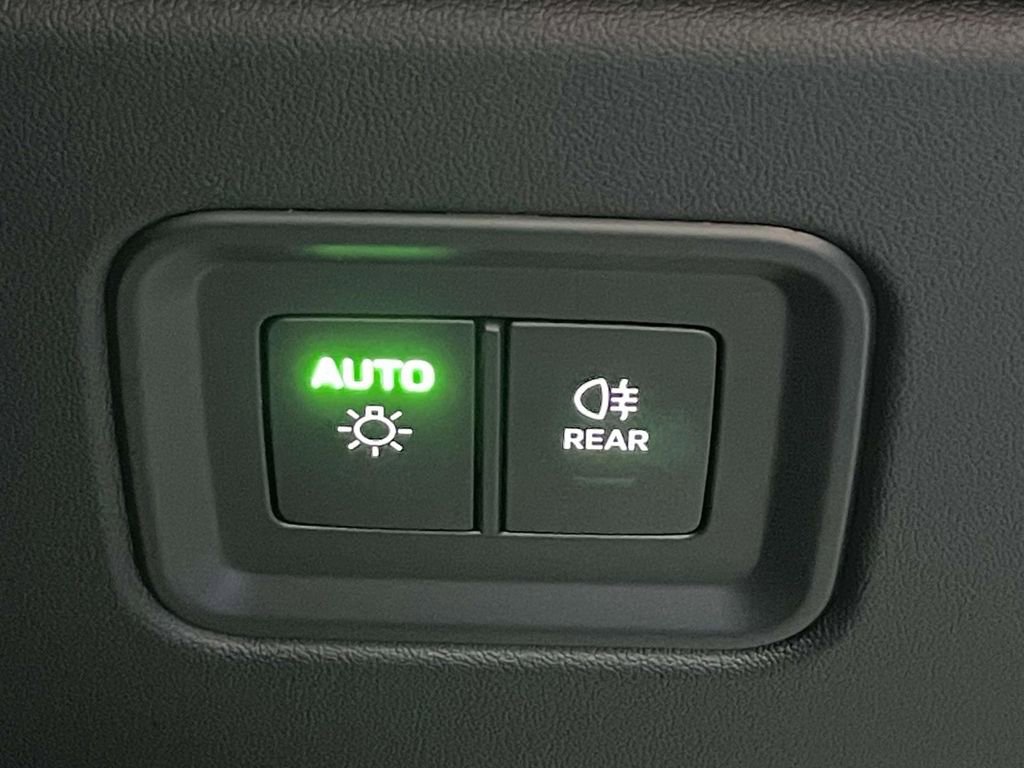 Used 2024 Porsche Macan 4 Electric image 38