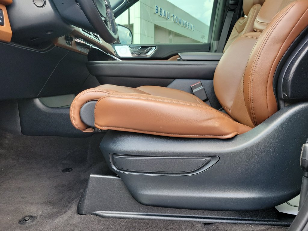 Certified 2024 Lincoln Navigator L Reserve AWD/4WD image 19