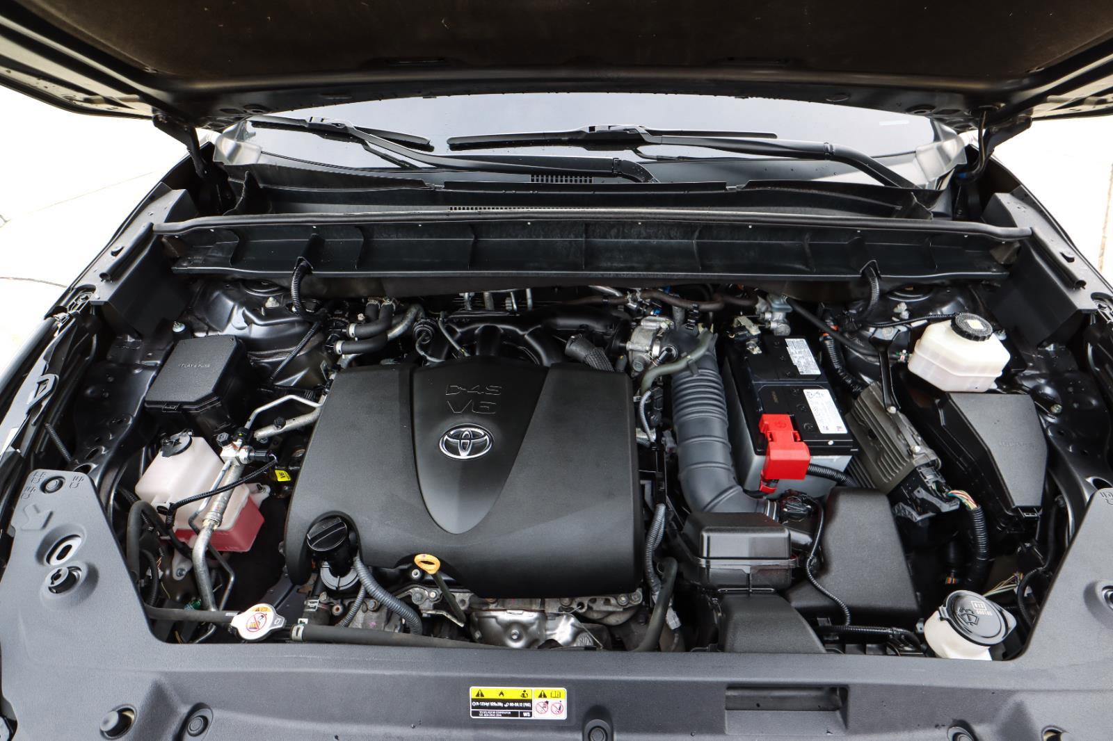 Used 2020 Toyota Highlander XLE image 24