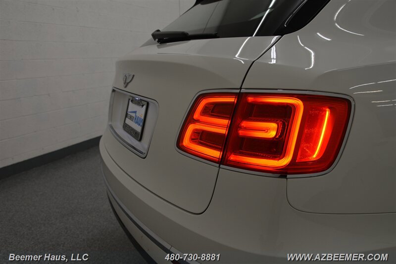 Used 2019 Bentley Bentayga AWD/4WD image 44