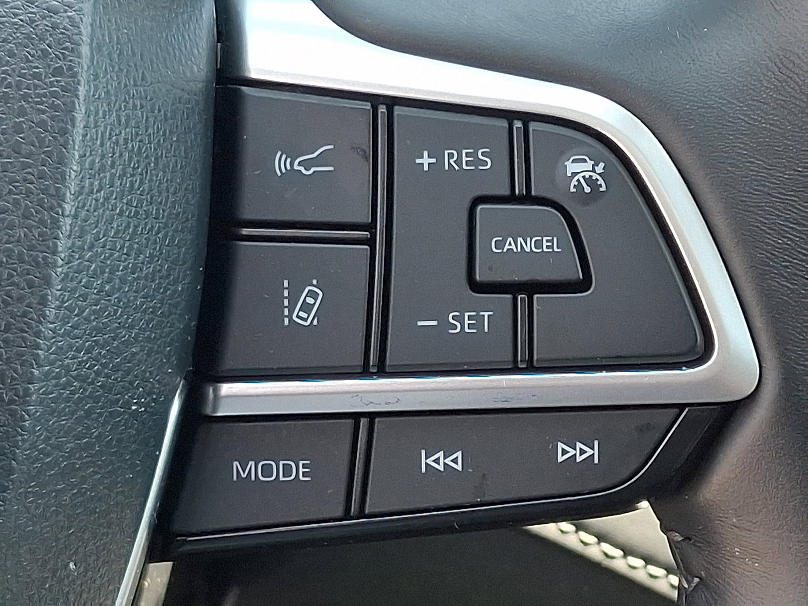 Certified 2023 Toyota Highlander XLE AWD/4WD image 24