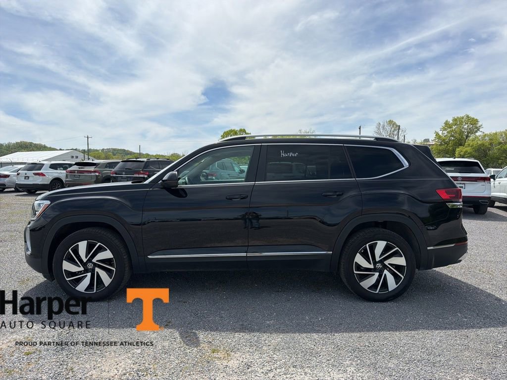Used 2025 Volkswagen Atlas SEL image 2