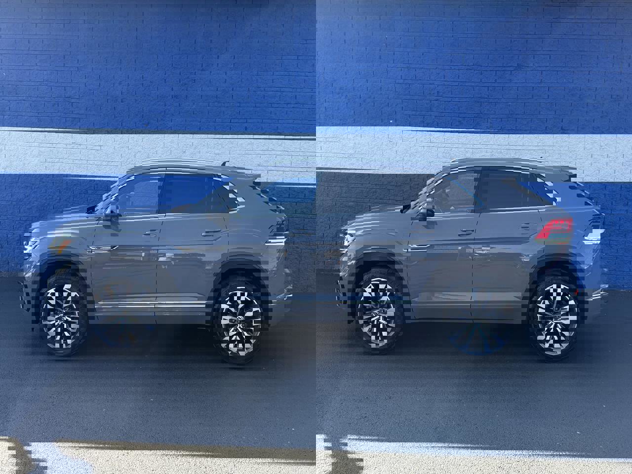 Used 2022 Volkswagen Atlas Cross Sport SEL Premium R-Line image 19