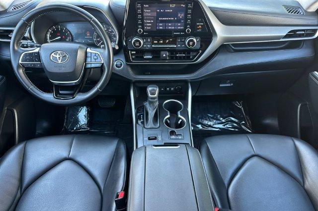Used 2021 Toyota Highlander XLE FWD image 14