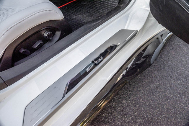 Used 2025 Chevrolet Corvette E-Ray AWD/4WD image 33