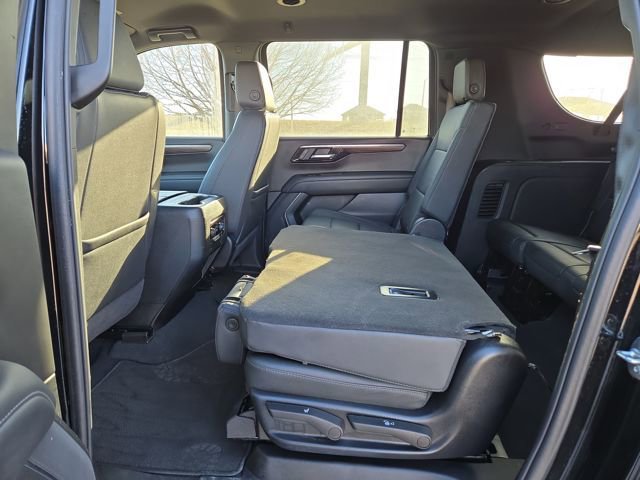 Used 2025 Chevrolet Suburban LT image 30