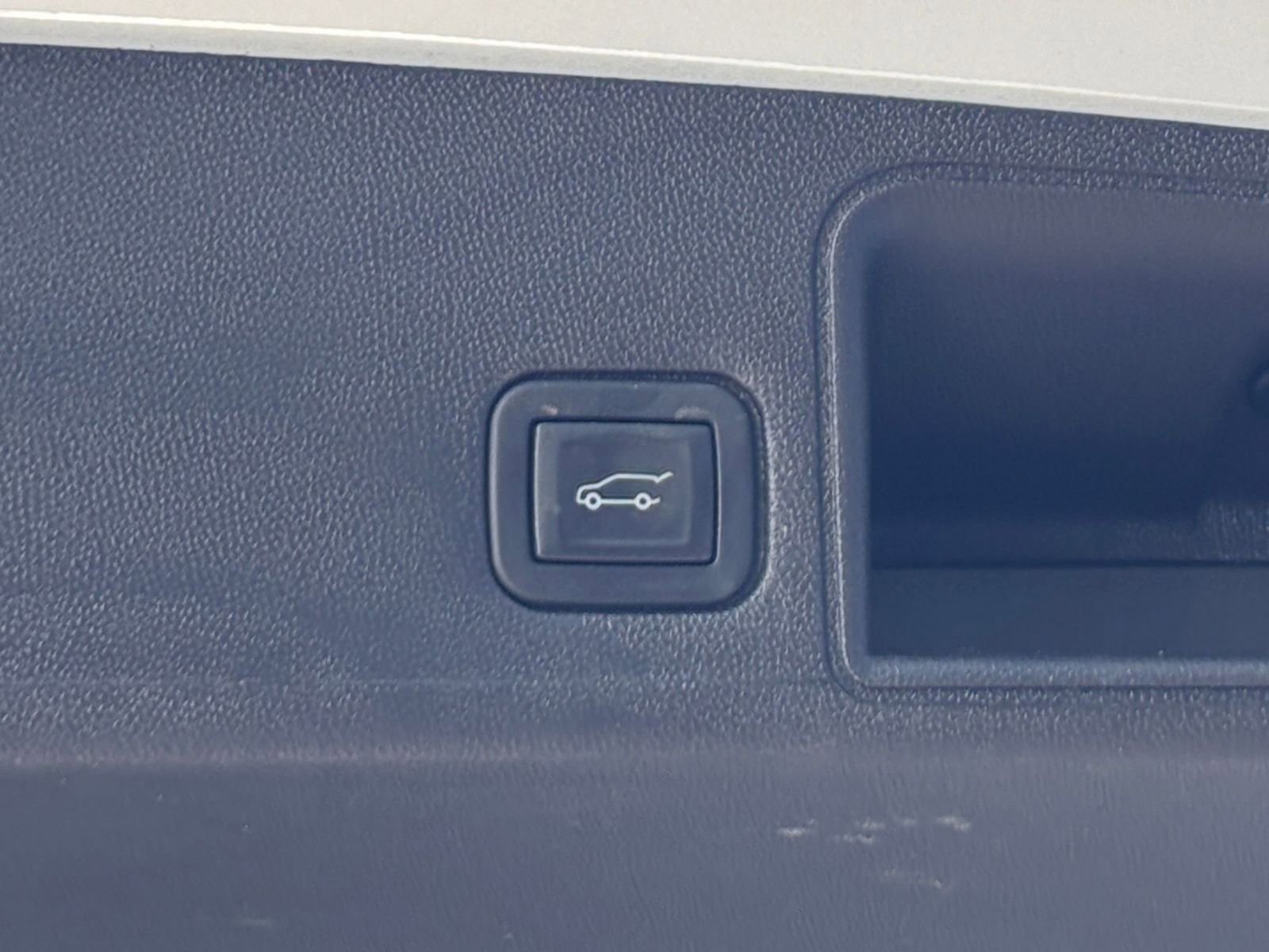 Used 2024 GMC Terrain SLT image 23