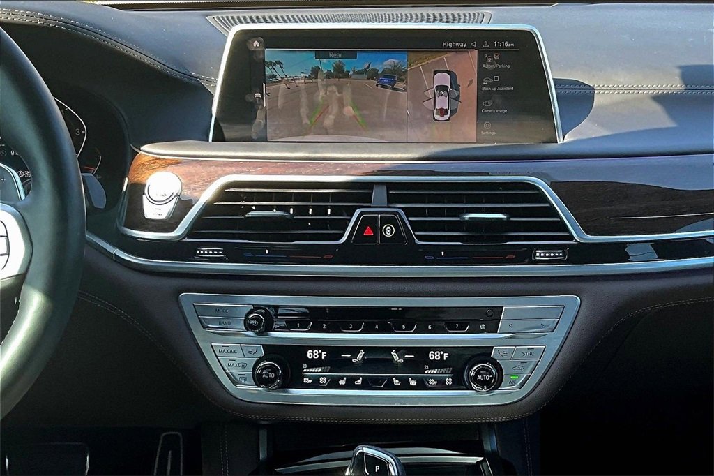 Used 2022 BMW 750i xDrive w/ Luxury Rear Seating Package image 9