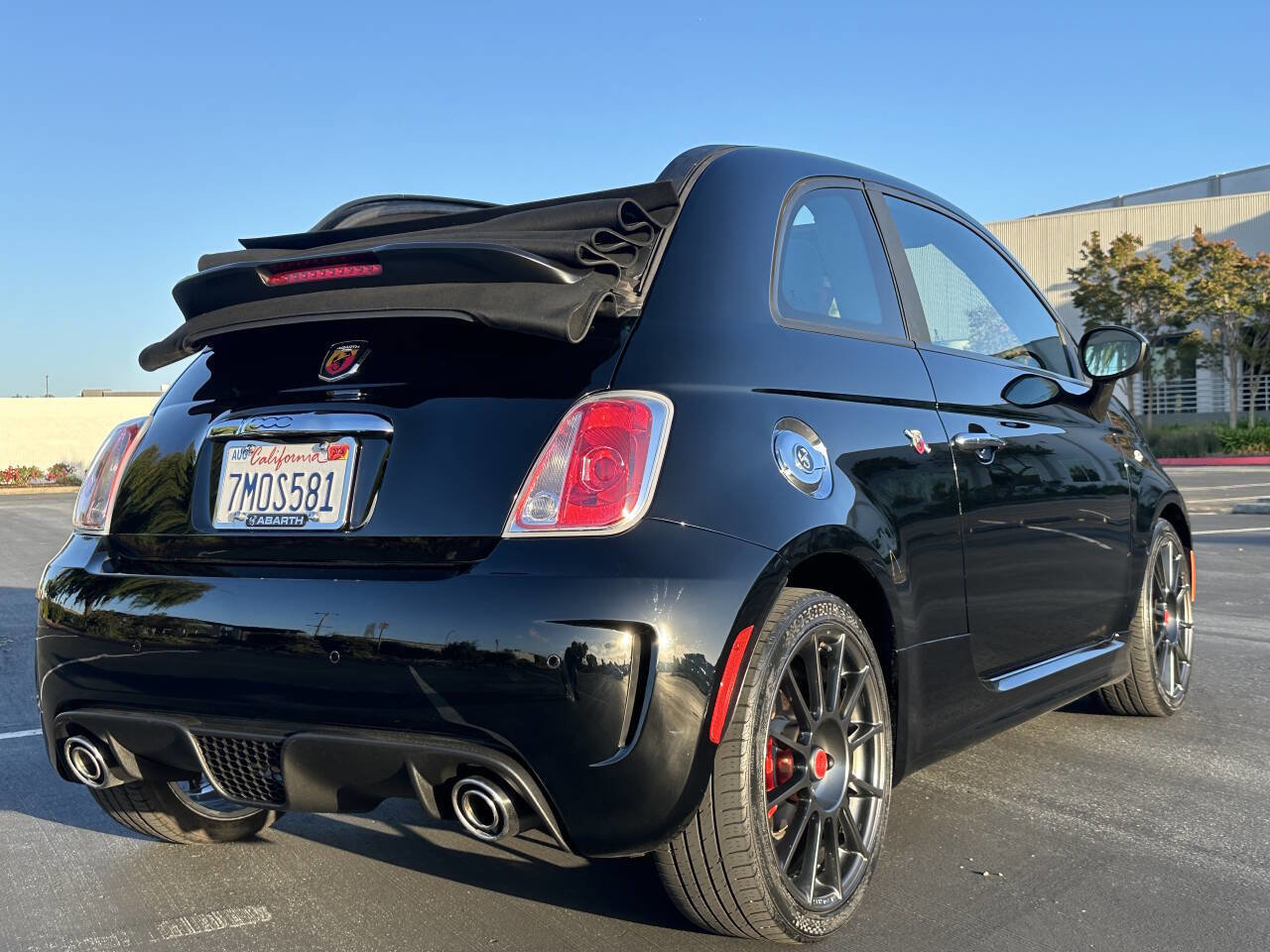 Used 2015 FIAT 500 Abarth w/ Beats Audio Package FWD image 2