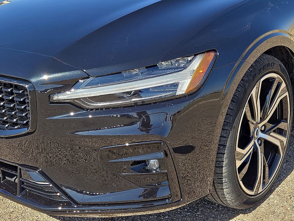 Used 2024 Volvo S60 B5 Core w/ Climate Package image 10